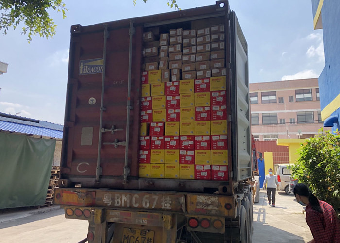kasus perusahaan terbaru tentang Memuat kontainer untuk barang MAMUR